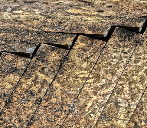 Gondolage des plinthes ou pourissement du sol