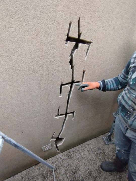 Réparation de fissures par agrafage